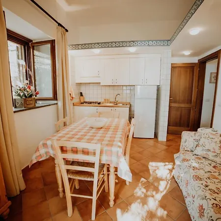 Residenza Golfo Degli Ulivi Aparthotel Caprioli